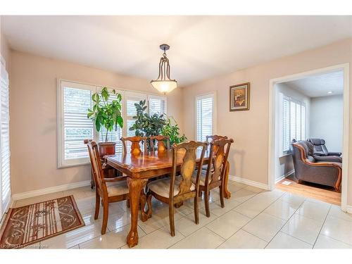 7 Grandoaks Drive, Hamilton, ON - Indoor Photo Showing Dining Room