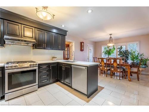 7 Grandoaks Drive, Hamilton, ON - Indoor Photo Showing Kitchen