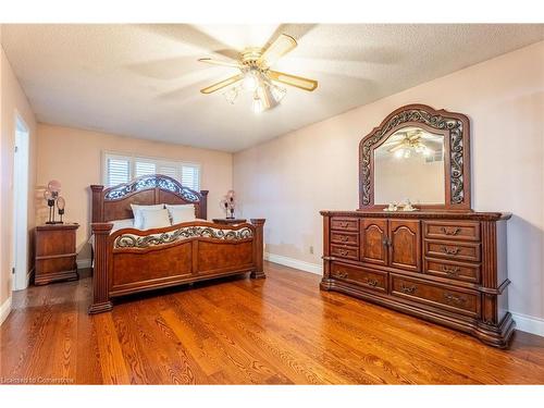 7 Grandoaks Drive, Hamilton, ON - Indoor Photo Showing Bedroom