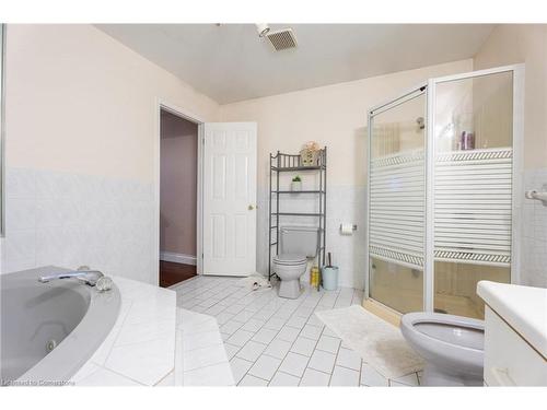 7 Grandoaks Drive, Hamilton, ON - Indoor Photo Showing Bathroom