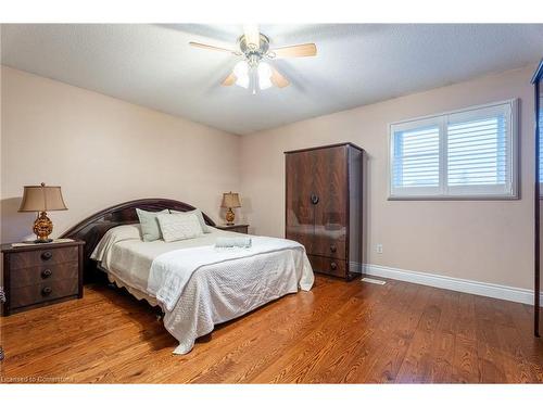 7 Grandoaks Drive, Hamilton, ON - Indoor Photo Showing Bedroom