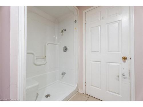 7 Grandoaks Drive, Hamilton, ON - Indoor Photo Showing Bathroom