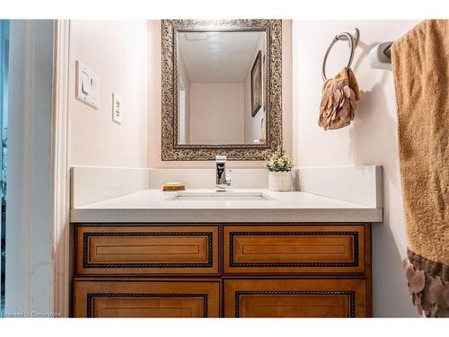 7 Grandoaks Drive, Hamilton, ON - Indoor Photo Showing Bathroom