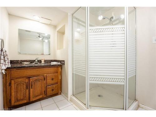 7 Grandoaks Drive, Hamilton, ON - Indoor Photo Showing Bathroom