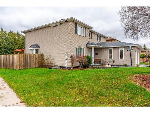 7 Grandoaks Drive, Hamilton, ON - Outdoor