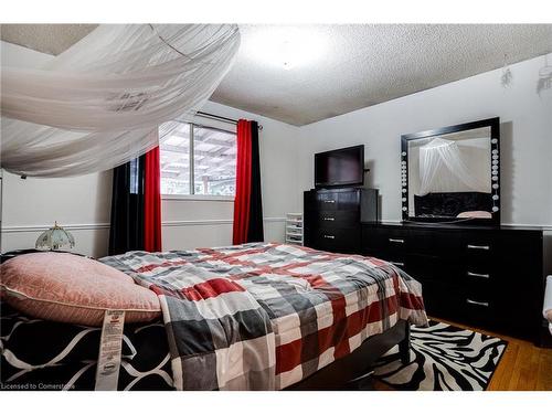 188 Clifton Downs Road, Hamilton, ON - Indoor Photo Showing Bedroom