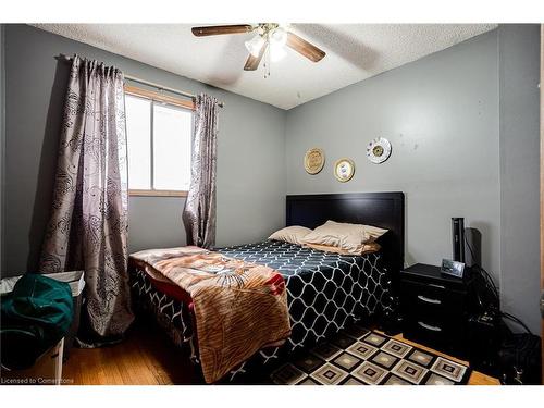 188 Clifton Downs Road, Hamilton, ON - Indoor Photo Showing Bedroom