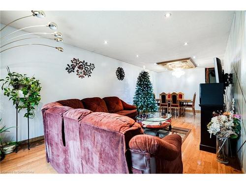 188 Clifton Downs Road, Hamilton, ON - Indoor Photo Showing Living Room