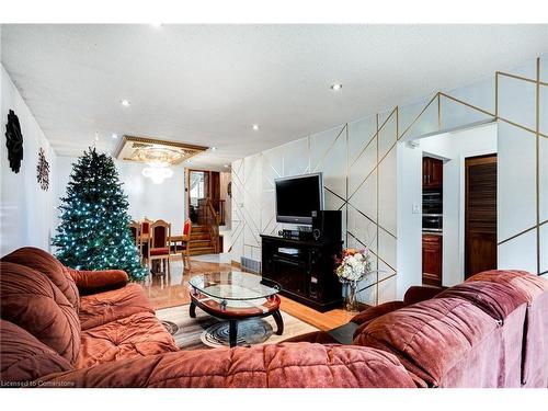 188 Clifton Downs Road, Hamilton, ON - Indoor Photo Showing Living Room