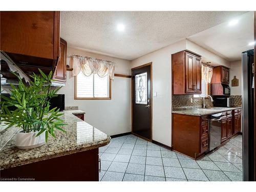 188 Clifton Downs Road, Hamilton, ON - Indoor Photo Showing Kitchen