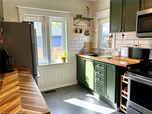 4354 Otter Street, Niagara Falls, ON - Indoor Photo Showing Kitchen