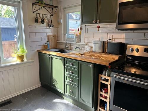 4354 Otter Street, Niagara Falls, ON - Indoor Photo Showing Kitchen