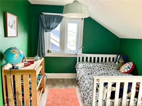 4354 Otter Street, Niagara Falls, ON - Indoor Photo Showing Bedroom