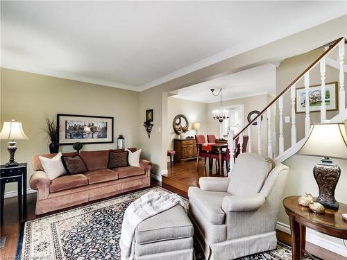 3063 Flanagan Court, Burlington, ON - Indoor Photo Showing Living Room