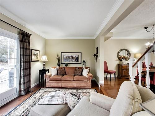 3063 Flanagan Court, Burlington, ON - Indoor Photo Showing Living Room