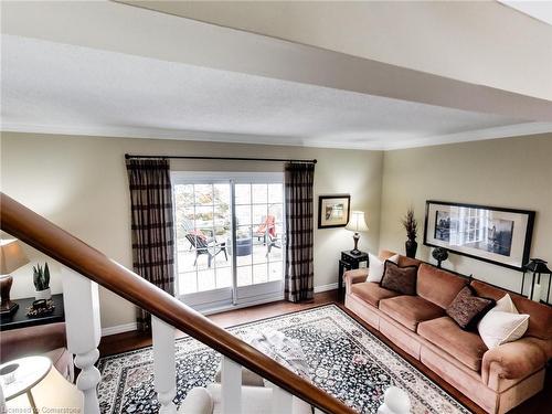 3063 Flanagan Court, Burlington, ON - Indoor Photo Showing Living Room