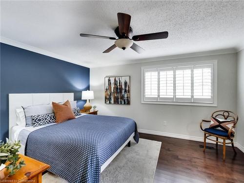 3063 Flanagan Court, Burlington, ON - Indoor Photo Showing Bedroom