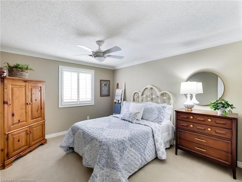 3063 Flanagan Court, Burlington, ON - Indoor Photo Showing Bedroom