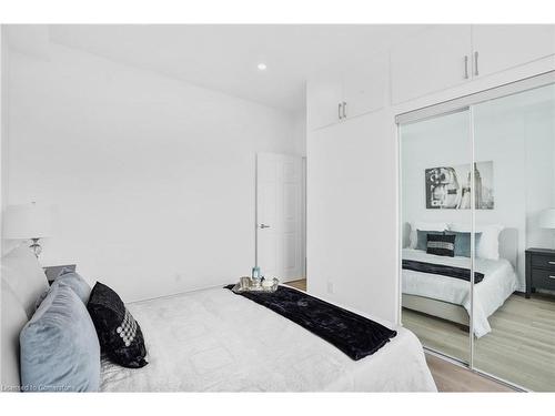 582 Wentworth Street N, Hamilton, ON - Indoor Photo Showing Bedroom