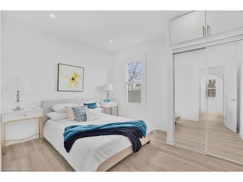 582 Wentworth Street N, Hamilton, ON - Indoor Photo Showing Bedroom