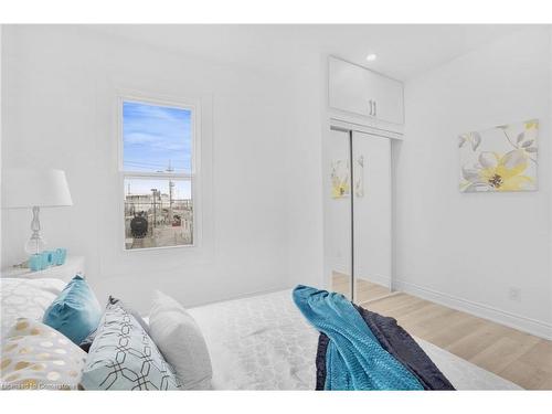 582 Wentworth Street N, Hamilton, ON - Indoor Photo Showing Bedroom