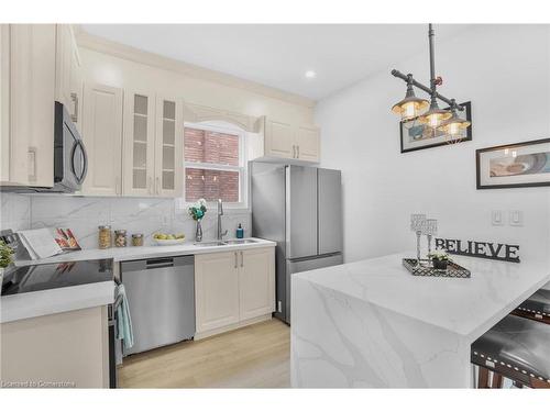 582 Wentworth Street N, Hamilton, ON - Indoor Photo Showing Kitchen