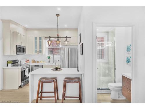 582 Wentworth Street N, Hamilton, ON - Indoor Photo Showing Kitchen