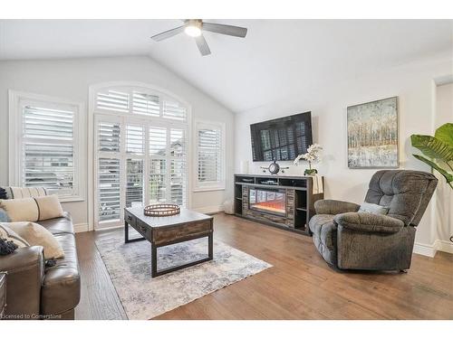 5 Richard Crescent, Smithville, ON - Indoor Photo Showing Living Room