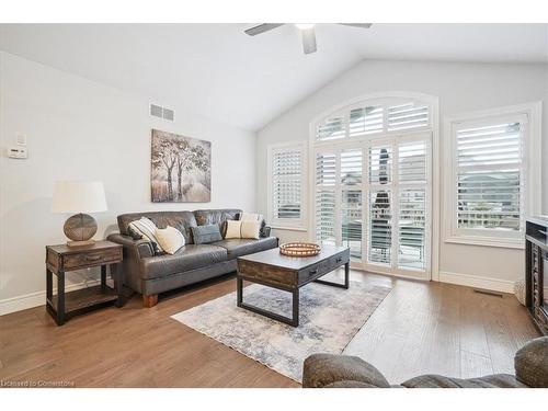 5 Richard Crescent, Smithville, ON - Indoor Photo Showing Living Room