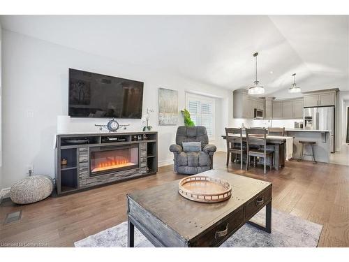 5 Richard Crescent, Smithville, ON - Indoor Photo Showing Living Room