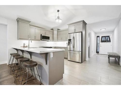 5 Richard Crescent, Smithville, ON - Indoor Photo Showing Kitchen With Upgraded Kitchen