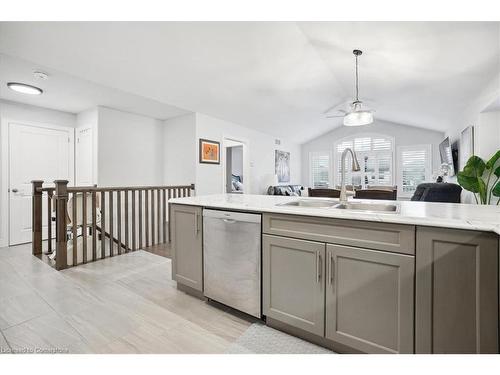 5 Richard Crescent, Smithville, ON - Indoor Photo Showing Kitchen With Double Sink