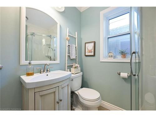 85 Barons Avenue S, Hamilton, ON - Indoor Photo Showing Bathroom