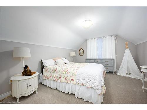 85 Barons Avenue S, Hamilton, ON - Indoor Photo Showing Bedroom