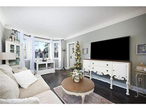 85 Barons Avenue S, Hamilton, ON - Indoor Photo Showing Living Room