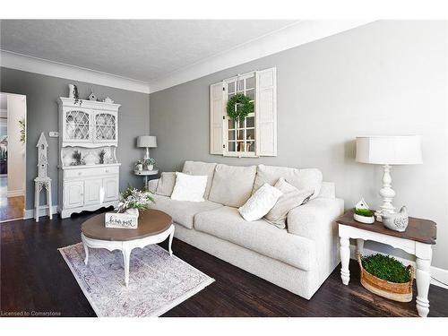 85 Barons Avenue S, Hamilton, ON - Indoor Photo Showing Living Room