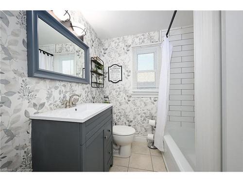 85 Barons Avenue S, Hamilton, ON - Indoor Photo Showing Bathroom