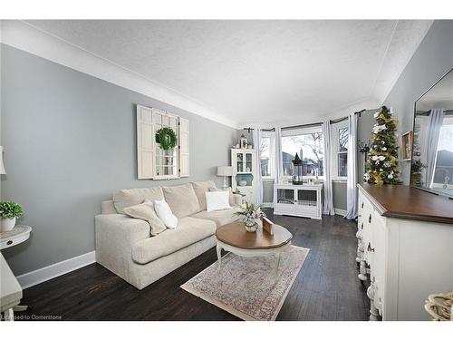 85 Barons Avenue S, Hamilton, ON - Indoor Photo Showing Living Room