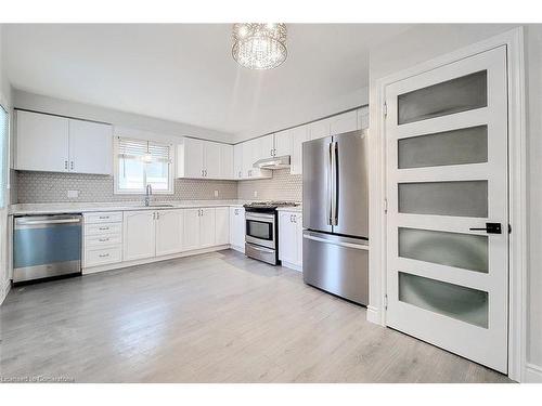 Upper-1654 Upper Wellington Street, Hamilton, ON - Indoor Photo Showing Kitchen