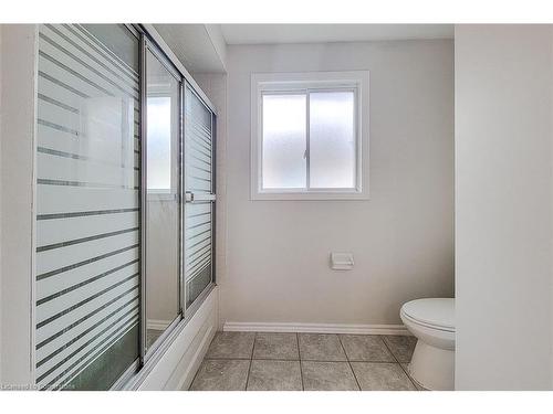 Upper-1654 Upper Wellington Street, Hamilton, ON - Indoor Photo Showing Bathroom