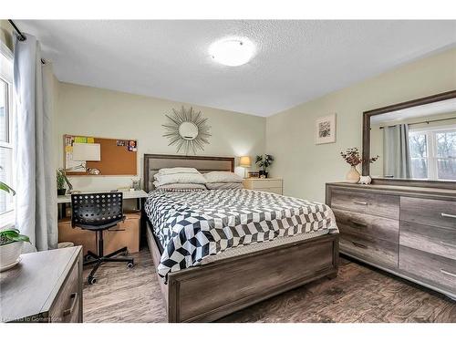 12-1300 Upper Ottawa Street, Hamilton, ON - Indoor Photo Showing Bedroom