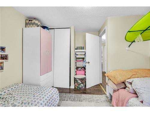 12-1300 Upper Ottawa Street, Hamilton, ON - Indoor Photo Showing Bedroom