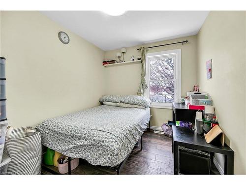 12-1300 Upper Ottawa Street, Hamilton, ON - Indoor Photo Showing Bedroom