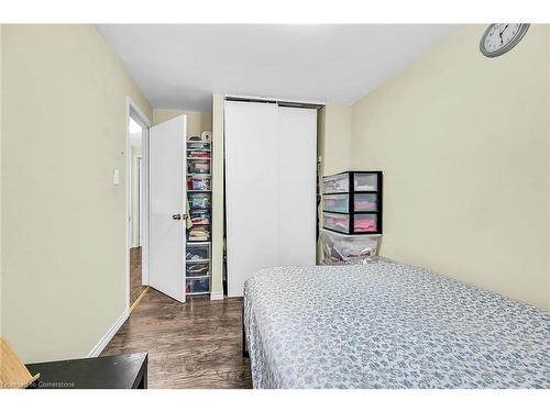 12-1300 Upper Ottawa Street, Hamilton, ON - Indoor Photo Showing Bedroom