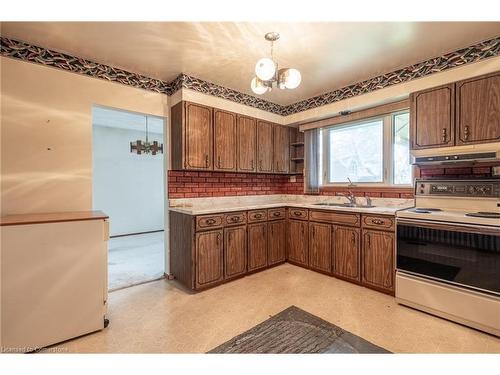 121 Lower Horning Road, Hamilton, ON - Indoor Photo Showing Kitchen