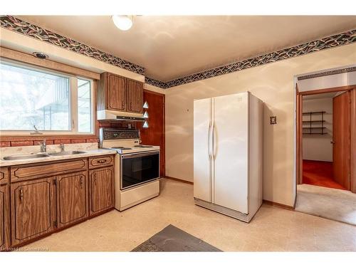 121 Lower Horning Road, Hamilton, ON - Indoor Photo Showing Kitchen With Double Sink