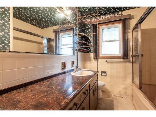 121 Lower Horning Road, Hamilton, ON - Indoor Photo Showing Bathroom