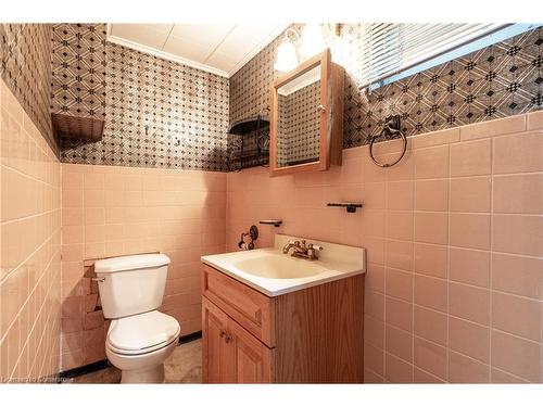 121 Lower Horning Road, Hamilton, ON - Indoor Photo Showing Bathroom