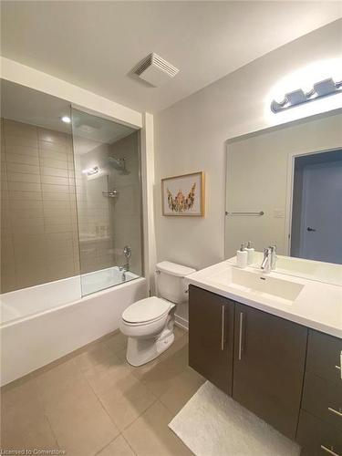 404-520 North Service Road, Grimsby, ON - Indoor Photo Showing Bathroom