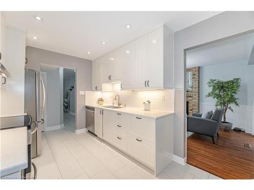 70 Lakecrest Trail, Brampton, ON - Indoor Photo Showing Kitchen